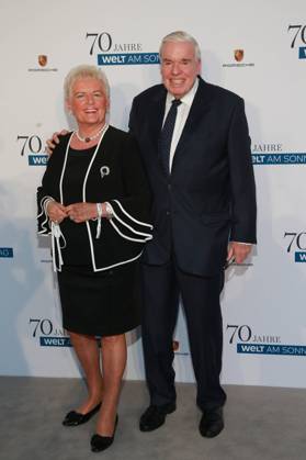 Klaus-Michael Kühne und Frau Christine auf dem grauen Teppich bei 70 Jahre WELT AM SONNTAG Hotel THE FONTENAY in Hamburg Copyright: xEventpressxFuhrx