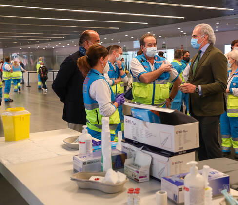 The Minister of Health of the Community of Madrid, Enrique Ruiz Escudero (1r), accompanied by the Deputy Minister of Public Health and COVID-19 Plan of the Community of Madrid, Antonio Zapatero (1l), visits the vaccination point installed at the Wanda Metropolitano Stadium, where the vaccination of the population between 60 and 65 years of age begins. This age group will be vaccinated, also with doses from AstraZeneca, at the public Hospital Enfermera Isabel Zendal from Wednesday. Wanda Metropolitano Stadium (meeting point: Gate 37) (Avda. Luis AragonÃ s, 4). Bring authorizations. 30 MARCH 2021;WANDA METROPOLITANO;MADRID;COMMUNITY OF MADRID Marta Fernandez Jara LagenciaEP 03 30 2021 MADRID MADRID Spain Copyright: xMartaxFernandezxJarax 3627509