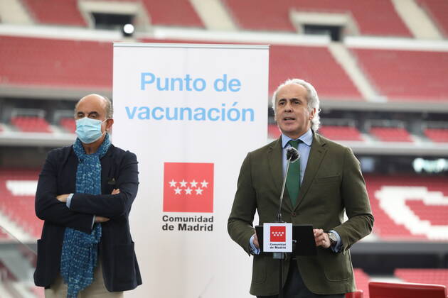 The Minister of Health of the Community of Madrid, Enrique Ruiz Escudero (right), accompanied by the Deputy Minister of Public Health and COVID-19 Plan of the Community of Madrid, Antonio Zapatero (left), gives a conference after visiting the vaccination point installed at the Wanda Metropolitano Stadium, where vaccination begins for people aged between 60 and 65 years. This age group will be vaccinated, also with doses from AstraZeneca, at the public Hospital Enfermera Isabel Zendal from Wednesday. Wanda Metropolitano Stadium (meeting point: Gate 37) (Avda. Luis AragonÃ s, 4). Bring authorizations. 30 MARCH 2021;WANDA METROPOLITANO;MADRID;COMMUNITY OF MADRID Marta Fernandez Jara LagenciaEP 03 30 2021 MADRID MADRID Spain Copyright: xMartaxFernandezxJarax 3627511