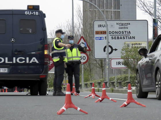 National police ask for negative PCR tests for travellers crossing the border from France, in Irun, Euskadi (Spain), on 30 March 2021. According to an order of the Official State Bulletin (BOE), passengers coming from France must present a diagnostic test with a negative result in COVID-19, performed within 72 hours prior to arrival in Spain. Thus, all travelers from France, wherever they enter, are required to present this negative PCR to cross the border, 30 MARCH 2021;IRUN;EUSKADI;BASQUE COUNTRY;BORDER;TOURISM Javi Colmenero LagenciaEP 03 30 2021 IRUN, BASQUE COUNTRY IRUN, BASQUE COUNTRY Spain Copyright: xJavixColmenerox 3627677