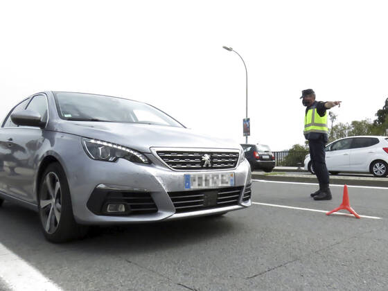 A national policeman, at a control at the border with France, in Irun, Euskadi (Spain), on 30 March 2021. According to an order of the Official State Gazette (BOE), passengers coming from France must present a diagnostic test with a negative result in COVID-19, performed within 72 hours prior to arrival in Spain. Thus, all travelers from France, wherever they enter, are required to present this negative PCR to cross the border, 30 MARCH 2021;IRUN;EUSKADI;BASQUE COUNTRY;BORDER;TOURISM Javi Colmenero LagenciaEP 03 30 2021 IRUN, BASQUE COUNTRY IRUN, BASQUE COUNTRY Spain Copyright: xJavixColmenerox 3627683