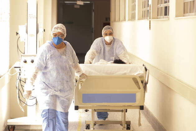 RIO DE JANEIRO, RJ - 30.03.2021: BRASIL REGISTRA 3780 MORTES POR COVID 19 - Brazil registers a new record of deaths by COVID 19 in the last 24 hours, 3780. As well as the highest average of deaths per week since the beginning of the pandemic, 2710. x2048595x  CarlosxEliasxJunior