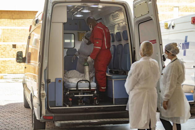 RIO DE JANEIRO, RJ - 30.03.2021: BRASIL REGISTRA 3780 MORTES POR COVID 19 - Brazil registers a new record of deaths by COVID 19 in the last 24 hours, 3780. As well as the highest average of deaths per week since the beginning of the pandemic, 2710. x2048604x  CarlosxEliasxJunior
