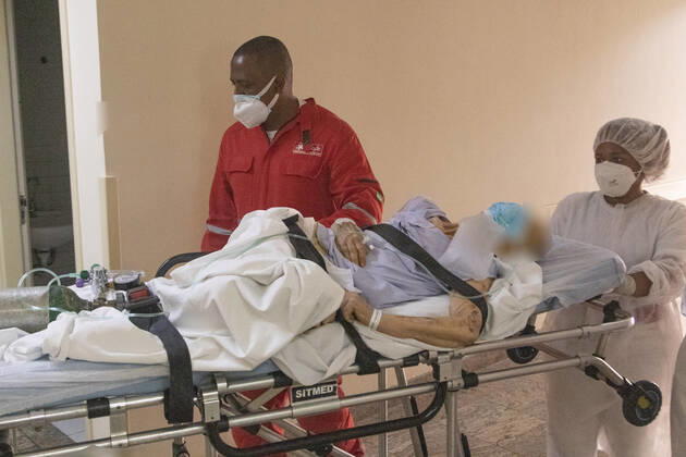 RIO DE JANEIRO, RJ - 30.03.2021: BRASIL REGISTRA 3780 MORTES POR COVID 19 - Brazil registers a new record of deaths by COVID 19 in the last 24 hours, 3780. As well as the highest average of deaths per week since the beginning of the pandemic, 2710. x2048679x  CarlosxEliasxJunior