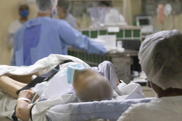 RIO DE JANEIRO, RJ - 30.03.2021: BRASIL REGISTRA 3780 MORTES POR COVID 19 - Brazil registers a new record of deaths by COVID 19 in the last 24 hours, 3780. As well as the highest average of deaths per week since the beginning of the pandemic, 2710. x2048681x  CarlosxEliasxJunior