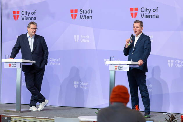 20210331 Press conference at Vienna City Hall - Immunization schedule for April VIENNA, AUSTRIA - MARCH 31: City Councillor for Social Affairs, Health and Sport Peter Hacker (SPOe) and Medical Director Michael Binder (Vienna Health Association) at Press conference - at Vienna City Hall - Immunization schedule for April at Town hall on March 31, 2021 in Vienna, Austria. 210331_SEPA_10_043 Copyright: xMichaelxIndrax SEPAxMedia