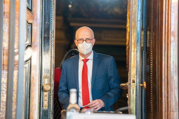 Hamburger Senat kündigt nächtliche Ausgangsbeschränkungen für Hamburg an - Pressekonferenz im Rathaus - Senat beschließt zusätzliche Maßnahmen zur Eindämmung der Coronavirus-Verbreitung in Hamburg - Erster Bürgermeister Dr. Peter Tschentscher -;Hamburger Senat kündigt nächtliche Ausgangsbeschränkungen für Hamburg an - Pressekonferenz im Rathaus - Senat beschließt zusätzliche Maßnahmen zur Eindämmung der Coronavirus-Verbreitung in Hamburg - Erster Bürgermeister Dr. Peter Tschentscher -, Hamburg Hamburg Deutschland Rathaus