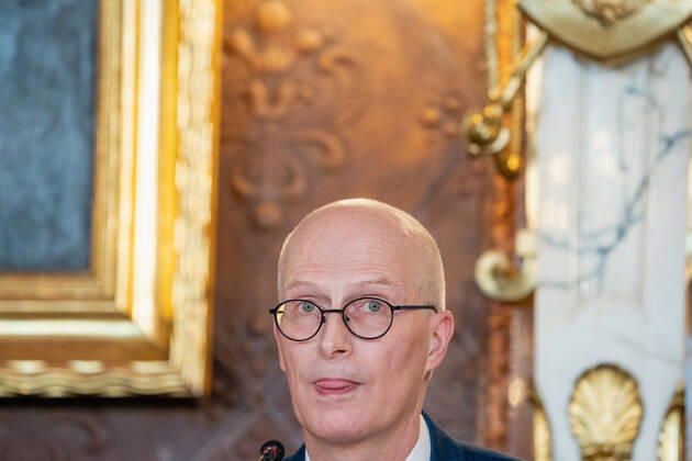 Hamburger Senat kündigt nächtliche Ausgangsbeschränkungen für Hamburg an - Pressekonferenz im Rathaus - Senat beschließt zusätzliche Maßnahmen zur Eindämmung der Coronavirus-Verbreitung in Hamburg - Erster Bürgermeister Dr. Peter Tschentscher -;Hamburger Senat kündigt nächtliche Ausgangsbeschränkungen für Hamburg an - Pressekonferenz im Rathaus - Senat beschließt zusätzliche Maßnahmen zur Eindämmung der Coronavirus-Verbreitung in Hamburg - Erster Bürgermeister Dr. Peter Tschentscher -, Hamburg Hamburg Deutschland Rathaus