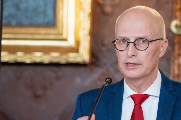 Hamburger Senat kündigt nächtliche Ausgangsbeschränkungen für Hamburg an - Pressekonferenz im Rathaus - Senat beschließt zusätzliche Maßnahmen zur Eindämmung der Coronavirus-Verbreitung in Hamburg - Erster Bürgermeister Dr. Peter Tschentscher -;Hamburger Senat kündigt nächtliche Ausgangsbeschränkungen für Hamburg an - Pressekonferenz im Rathaus - Senat beschließt zusätzliche Maßnahmen zur Eindämmung der Coronavirus-Verbreitung in Hamburg - Erster Bürgermeister Dr. Peter Tschentscher -, Hamburg Hamburg Deutschland Rathaus