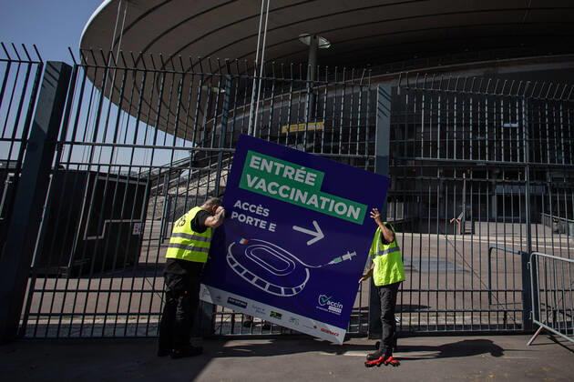 A sign indicates the entrance to the vaccination center of the Stade de France in Saint-Denis on March 31, 2021, where a Covid-19 vaccination centre will open on April 6. In order to accompany the increase of the vaccination campaign, 38 giant vaccination centers will be opened in the next few days.  Copyright: xAurelienxMorissardx