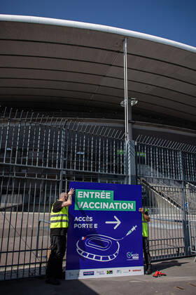 A sign indicates the entrance to the vaccination center of the Stade de France in Saint-Denis on March 31, 2021, where a Covid-19 vaccination centre will open on April 6. In order to accompany the increase of the vaccination campaign, 38 giant vaccination centers will be opened in the next few days.  Copyright: xAurelienxMorissardx