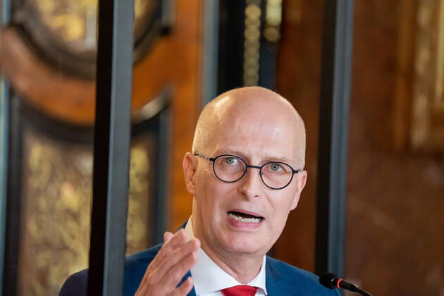 Hamburger Senat kündigt nächtliche Ausgangsbeschränkungen für Hamburg an - Pressekonferenz im Rathaus - Senat beschließt zusätzliche Maßnahmen zur Eindämmung der Coronavirus-Verbreitung in Hamburg - Erster Bürgermeister Dr. Peter Tschentscher -;Hamburger Senat kündigt nächtliche Ausgangsbeschränkungen für Hamburg an - Pressekonferenz im Rathaus - Senat beschließt zusätzliche Maßnahmen zur Eindämmung der Coronavirus-Verbreitung in Hamburg - Erster Bürgermeister Dr. Peter Tschentscher -, Hamburg Hamburg Deutschland Rathaus