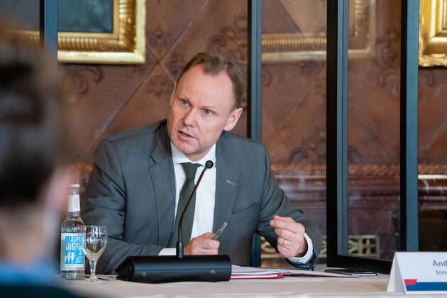 Hamburger Senat kündigt nächtliche Ausgangsbeschränkungen für Hamburg an - Pressekonferenz im Rathaus - Senat beschließt zusätzliche Maßnahmen zur Eindämmung der Coronavirus-Verbreitung in Hamburg - Innensenator Andy Grote;Hamburger Senat kündigt nächtliche Ausgangsbeschränkungen für Hamburg an - Pressekonferenz im Rathaus - Senat beschließt zusätzliche Maßnahmen zur Eindämmung der Coronavirus-Verbreitung in Hamburg - Innensenator Andy Grote, Hamburg Hamburg Deutschland Rathaus