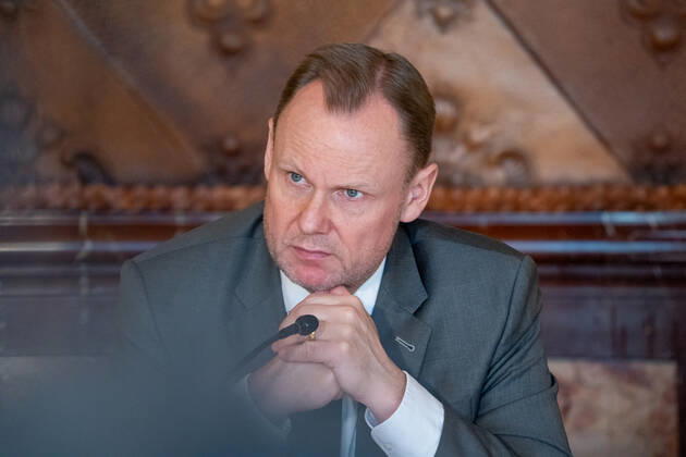 Hamburger Senat kündigt nächtliche Ausgangsbeschränkungen für Hamburg an - Pressekonferenz im Rathaus - Senat beschließt zusätzliche Maßnahmen zur Eindämmung der Coronavirus-Verbreitung in Hamburg - Innensenator Andy Grote;Hamburger Senat kündigt nächtliche Ausgangsbeschränkungen für Hamburg an - Pressekonferenz im Rathaus - Senat beschließt zusätzliche Maßnahmen zur Eindämmung der Coronavirus-Verbreitung in Hamburg - Innensenator Andy Grote, Hamburg Hamburg Deutschland Rathaus