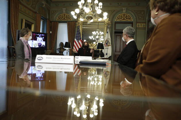 March 31, 2021, Washington, District of Columbia, USA: United States Vice President Kamala Harris holds a roundtable discussion with faith leaders on their efforts to encourage communities to take the COVID-19 vaccine at the White House on March 31, 2021 in Washington, DC. With the Voice President, from left to right: Bishop Marian Budde, Episcopal Church, Reverend Walter Kim, National Association of Evangelicals, and Sister Donna Markham, Catholic Charities USA Washington USA - ZUMAs152 20210331_zaa_s152_022 Copyright: xYurixGripasx-xPoolxViaxCnpx