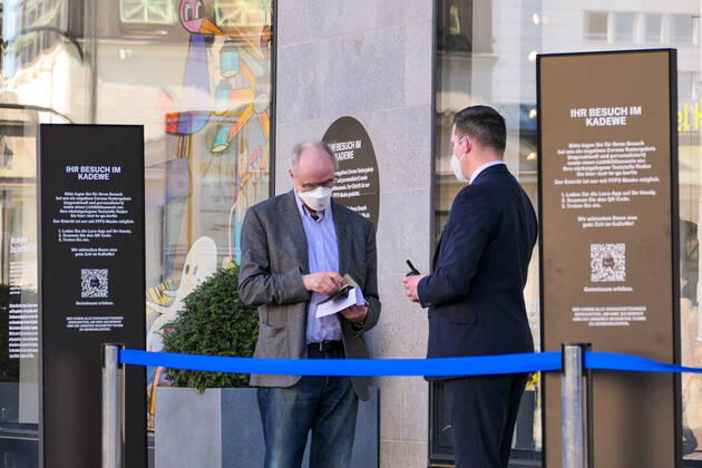 31.03.2021,Berlin,Deutschland,GER,das KaDeWe an der Tauentzienstraße.Ab den heutigen Tag wird ein negatives Corona-Testergebnis sowie ein Lichtbildausweis von den Kunden verlangt.