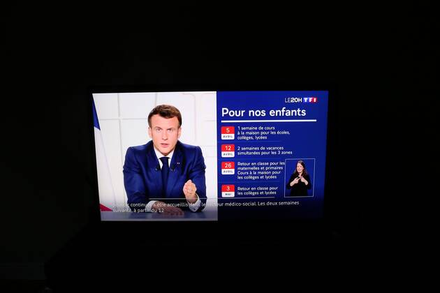 Coronavirus und Frankreich, Emmanuel Macron TV-Ansprache Captures d ecran du President de la Republique Emmanuel Macron sur TF1 qui a annonce un nouveau confinement national pour quatre semaines NEWS: Emmanuel Macron sur TF1 - Paris - 31 03 2021 JonathanRebboah Panoramic  PESRK24022012