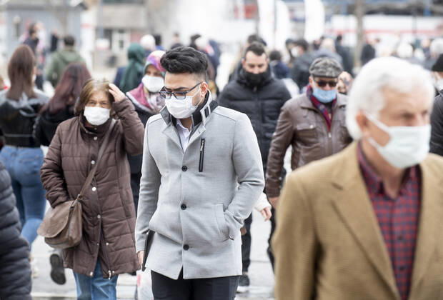 People wearing face masks walk on a street in Ankara, Turkey, on March 31, 2021. Turkey has confirmed 31,537 deaths and 3,317,182 positive cases of the coronavirus infection in the country. ( Copyright: AbdurrahmanxAntakyalix-xDepoxPho DSC_3968