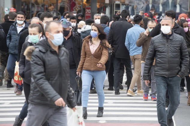 People wearing face masks walk on a street in Ankara, Turkey, on March 31, 2021. Turkey has confirmed 31,537 deaths and 3,317,182 positive cases of the coronavirus infection in the country. ( Copyright: AbdurrahmanxAntakyalix-xDepoxPho DSC_4006