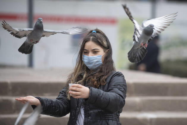 A woman wearing face mask feeds pigeons in Ankara, Turkey, on March 31, 2021. Turkey has confirmed 31,537 deaths and 3,317,182 positive cases of the coronavirus infection in the country. ( Copyright: AbdurrahmanxAntakyalix-xDepoxPho DSC_4067