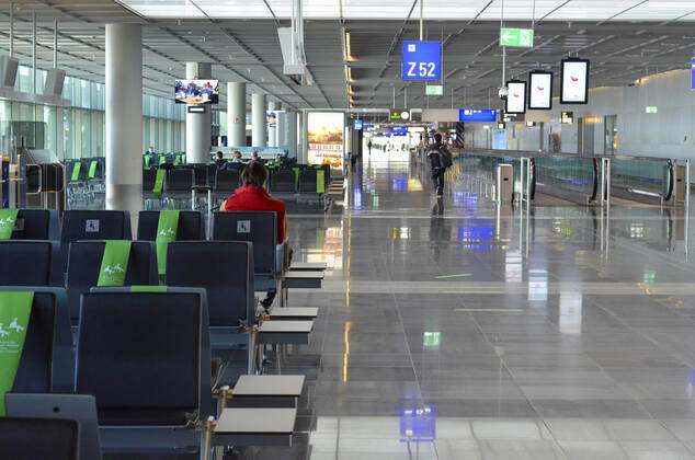 Frankfurt Airport amid COVID-19. (INT) Frankfurt Airport amid COVID-19. March 31, 2021, Frankfurt, Germany: Few movements of people at Frankfurt airport due to Covid-19 restrictions and government™s efforts to contain the spread of the virus. Credit: Josi Donelli TheNews2 Frankfurt Airport amid COVID-19.  Copyright: xJosixDonellix