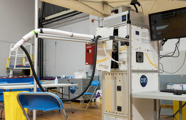 Coronavirus in Frankreich, neues Impfzentrum im Palais des Sports in Lyon NEWS : Covid 19 : Lyon augmente la cadence a 2000 vaccination par jour en reorganisant en une nuit son centre de depistage et de vaccination - Palais des Sports - Lyon 31 03 2021 NEWS : Covid 19 : Lyon increases the rate to 2000 vaccinations per day by reorganising its screening and vaccination centre overnight - Palais des Sports - Lyon 31 03 2021 NEWS : Centre de depistage et de vaccination - Palais des Sports - Lyon 31 03 2021 SandrineThesillat Panoramic 