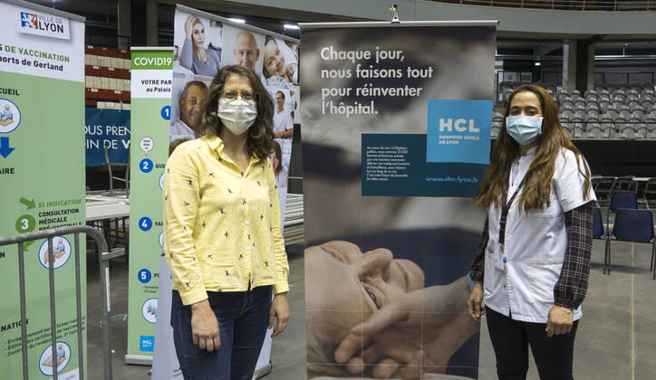 Coronavirus in Frankreich, neues Impfzentrum im Palais des Sports in Lyon NEWS : Covid 19 : Lyon augmente la cadence a 2000 vaccination par jour en reorganisant en une nuit son centre de depistage et de vaccination - Palais des Sports - Lyon 31 03 2021 NEWS : Covid 19 : Lyon increases the rate to 2000 vaccinations per day by reorganising its screening and vaccination centre overnight - Palais des Sports - Lyon 31 03 2021 NEWS : Centre de depistage et de vaccination - Palais des Sports - Lyon 31 03 2021 SandrineThesillat Panoramic 
