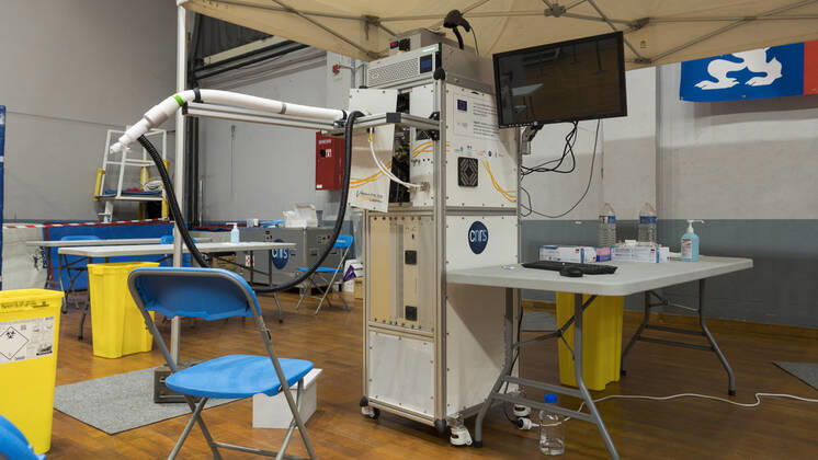 Coronavirus in Frankreich, neues Impfzentrum im Palais des Sports in Lyon NEWS : Covid 19 : Lyon augmente la cadence a 2000 vaccination par jour en reorganisant en une nuit son centre de depistage et de vaccination - Palais des Sports - Lyon 31 03 2021 NEWS : Covid 19 : Lyon increases the rate to 2000 vaccinations per day by reorganising its screening and vaccination centre overnight - Palais des Sports - Lyon 31 03 2021 NEWS : Centre de depistage et de vaccination - Palais des Sports - Lyon 31 03 2021 SandrineThesillat Panoramic 