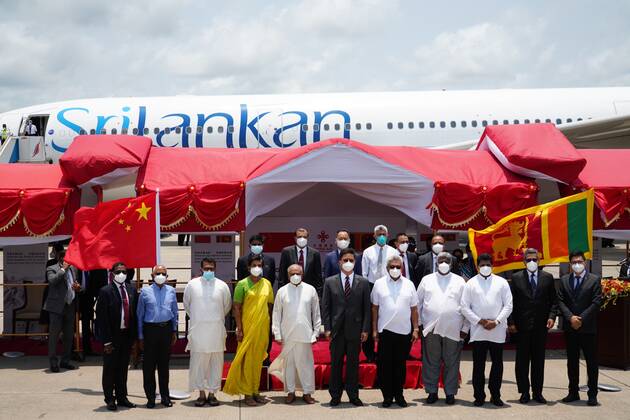 (210401) -- COLOMBO, April 1, 2021 -- Sri Lankan President Gotabaya Rajapaksa (5th R, front ) attends the handover ceremony of Sinopharm COVID-19 vaccines at the Bandaranaike International Airport in Colombo, Sri Lanka, March 31, 2021. A batch of Sinopharm vaccines arrived in Sri Lanka from China on Wednesday as part of a donation by the Chinese government to the island nation. ) SRI LANKA-COLOMBO-CHINA-COVID-19-VACCINES-ARRIVAL TangxLu 