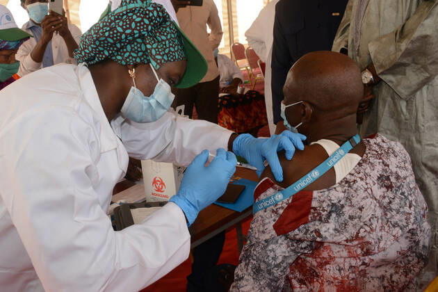 (210331) -- BAMAKO, March 31, 2021 -- A man receives the COVID-19 vaccine in Bamako, Mali, on March 31, 2021. Malian Minister of Health and Social Development Fanta Siby received Wednesday her first dose of COVID-19 vaccine, which symbolized the official kickoff of Mali s COVID-19 vaccination campaign. During this first phase of the vaccination campaign, according to the minister, a total of 21,406 health workers will be vaccinated in Bamako, epicenter of the pandemic in this West African country. (Photo by Xinhua) MALI-BAMAKO-COVID-19-VACCINATION HabibxKouyate 