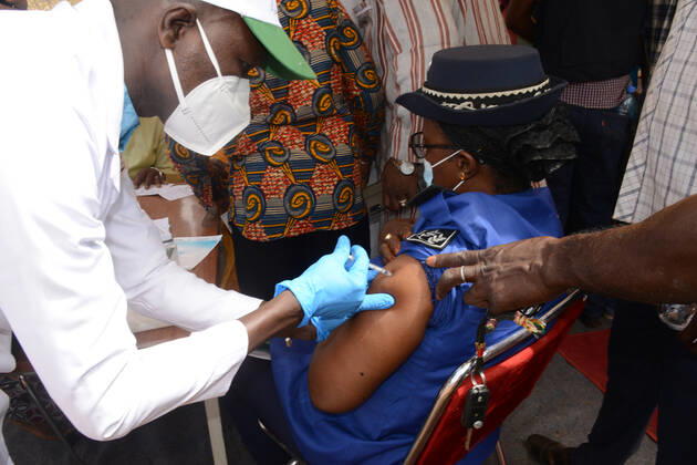 (210331) -- BAMAKO, March 31, 2021 -- A policewoman receives the COVID-19 vaccine in Bamako, Mali, on March 31, 2021. Malian Minister of Health and Social Development Fanta Siby received Wednesday her first dose of COVID-19 vaccine, which symbolized the official kickoff of Mali s COVID-19 vaccination campaign. During this first phase of the vaccination campaign, according to the minister, a total of 21,406 health workers will be vaccinated in Bamako, epicenter of the pandemic in this West African country. (Photo by Xinhua) MALI-BAMAKO-COVID-19-VACCINATION HabibxKouyate 