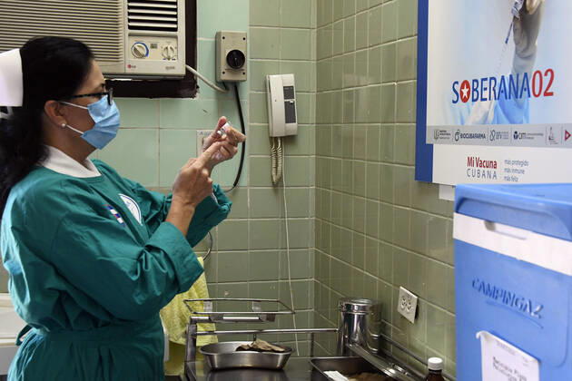 (210401) -- HAVANA, April 1, 2021 -- A medical worker prepares a dose of locally made COVID-19 vaccine Soberana 02 to a volunteer in Havana, Cuba on March 31, 2021. The Soberana 02 vaccine has entered phase 3 clinical trials earlier in March in Havana. (Photo by Xinhua) CUBA-HAVANA-COVID-19-VACCINATION JoaquinxHernandez 