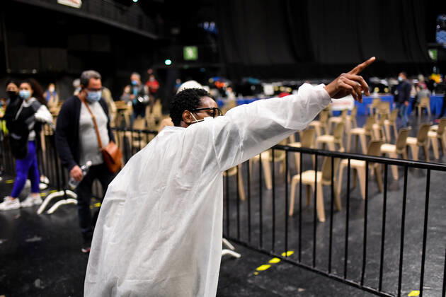 Mass vaccination at the Palais Nikaia, Performance & Event Venue in Nice, France. COVID-19 in France: Vaccination in Nice. 266583 2021-04-01 _sans_perso  Copyright: xL.Urmanx xStarfacex STAR_266583_033