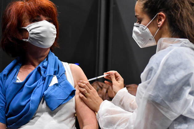 Mass vaccination at the Palais Nikaia, Performance & Event Venue in Nice, France. COVID-19 in France: Vaccination in Nice. 266583 2021-04-01 _sans_perso  Copyright: xL.Urmanx xStarfacex STAR_266583_039