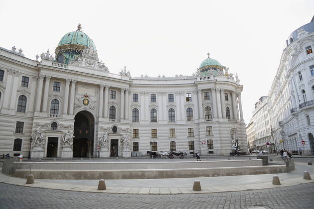 Wien Coronakrise:: Osterruhe 4. harter Lockdown - erster Tag Wien, 1.4.2021 Corona-Pandemie, Corona, Corona-Virus, CoV 2, Covid 19, Sars, Virus, Virusinfektion, Pandemie, CoronakriseKrise, Viruserkrankung, Coronavirus, SARS-CoV-2 Michaelerplatz Hofburg Wien Austria