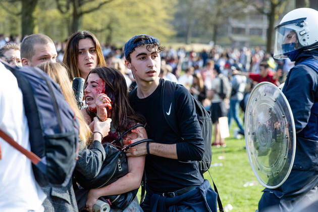 April 1, 2021, Brussels, Belgium: Protest against sanitary measures and wild party called La Boum in Brussels, social distancing was rarely respected and the wearing of masks also, a lot of tension and violence between police and demonstrators. Brussels Belgium - ZUMAb331 20210401_zaf_b331_016 Copyright: xArnaudxBrianx