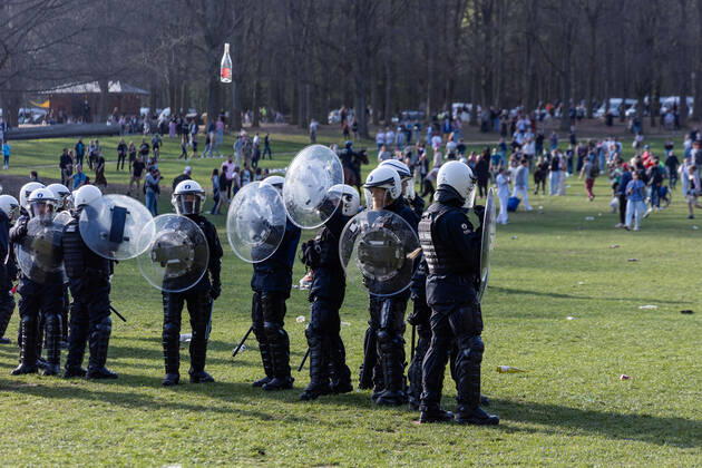 April 1, 2021, Brussels, Belgium: Protest against sanitary measures and wild party called La Boum in Brussels, social distancing was rarely respected and the wearing of masks also, a lot of tension and violence between police and demonstrators. Brussels Belgium - ZUMAb331 20210401_zaf_b331_023 Copyright: xArnaudxBrianx