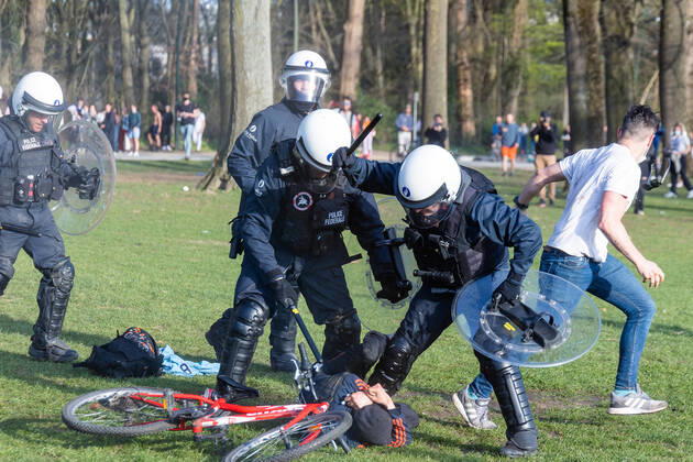 April 1, 2021, Brussels, Belgium: Protest against sanitary measures and wild party called La Boum in Brussels, social distancing was rarely respected and the wearing of masks also, a lot of tension and violence between police and demonstrators. Brussels Belgium - ZUMAb331 20210401_zaf_b331_034 Copyright: xArnaudxBrianx