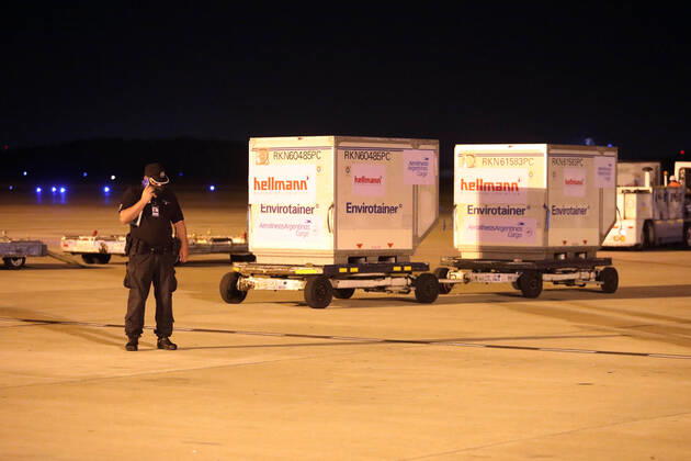 April 1, 2021, Buenos Aires, Buenos Aires, Argentina: Today 1 million Chinese Sinopharm vaccines arrived at the Ezeiza international airport in Buenos Aires on an Aerolineas Argentinas flight. Buenos Aires Argentina - ZUMAs180 20210401_zbp_s180_001 Copyright: xClaudioxSantistebanx