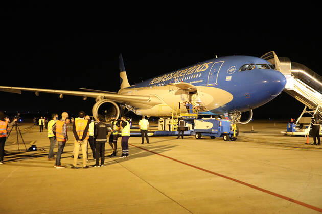 April 1, 2021, Buenos Aires, Buenos Aires, Argentina: Today 1 million Chinese Sinopharm vaccines arrived at the Ezeiza international airport in Buenos Aires on an Aerolineas Argentinas flight. Buenos Aires Argentina - ZUMAs180 20210401_zbp_s180_008 Copyright: xClaudioxSantistebanx