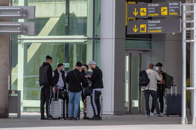 20210401 Tourists arrive at Palma de Mallorca Airport PALMA, SPAIN - APRIL 1 2021 : Tourists at Palma de Mallorca Ariport at - Tourists arrive at Palma de Mallorca Airport on April 1, 2021 in Palma, .