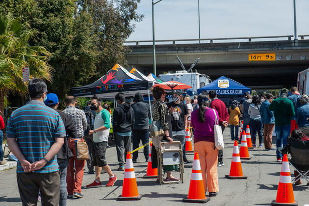 April 2, 2021, Oakland, CA, United States: Hundreds wait in cue for the Janssen COVID-19 Vaccine (Johnson & Johnson) in Oakland..A tier just opened on April 1st for vaccinations of people from age 50 and above with exceptions of 16year-olds and above with severe health conditions, these can receive vaccination. Oakland United States - ZUMAs197 20210402_zaa_s197_120 Copyright: xPatxMazzerax