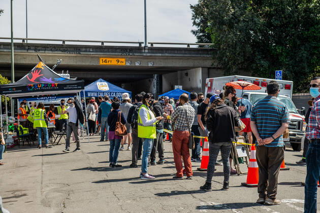 April 2, 2021, Oakland, CA, United States: Hundreds wait in cue for the Janssen COVID-19 Vaccine (Johnson & Johnson) in Oakland..A tier just opened on April 1st for vaccinations of people from age 50 and above with exceptions of 16year-olds and above with severe health conditions, these can receive vaccination. Oakland United States - ZUMAs197 20210402_zaa_s197_123 Copyright: xPatxMazzerax