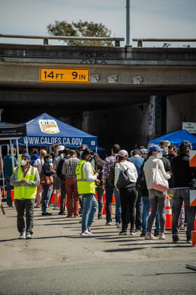 April 2, 2021, Oakland, CA, United States: Hundreds wait in cue for the Janssen COVID-19 Vaccine (Johnson & Johnson) in Oakland..A tier just opened on April 1st for vaccinations of people from age 50 and above with exceptions of 16year-olds and above with severe health conditions, these can receive vaccination. Oakland United States - ZUMAs197 20210402_zaa_s197_126 Copyright: xPatxMazzerax