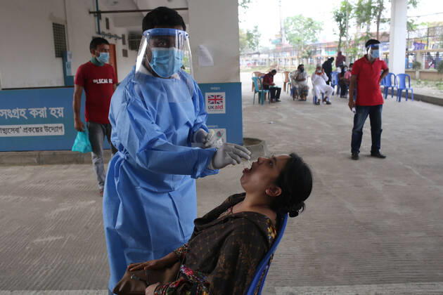 April 3, 2021: People came to give saliva sample to test COVID-19 at Mugda General Hospital in Dhaka, Bangladesh. - ZUMAh355 20210403_zip_h355_011 Copyright: xMd.xRakibulxHasanx