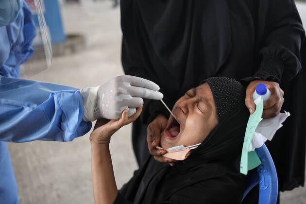 April 3, 2021: A sick girl broke into tears while give saliva sample to test COVID-19 at Mugda General Hospital in Dhaka, Bangladesh. - ZUMAh355 20210403_zip_h355_013 Copyright: xMd.xRakibulxHasanx