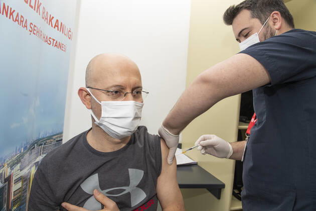 A man receives the Pfizer BioNTech COVID-19 vaccine in Ankara City Hospital, Turkey, on April 3, 2021. Turkey has confirmed 31,892 deaths and 3,400,296 positive cases of the coronavirus infection in the country. ( Copyright: AbdurrahmanxAntakyalix-xDepoxPho DSC_4359