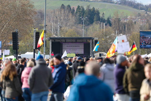Demonstration gegen Corona Auflagen in Stuttgart 03.04.2021 Stuttgart Teilnehmer bei einer Kundgebung gegen die Corona Auflagen auf dem Cannstatter Wasen in Stuttgart. Kassel Hessen Deutschland