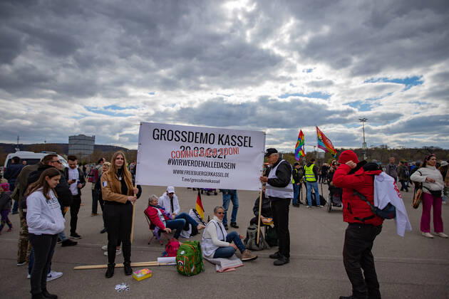 Stuttgart Querdenken 711: Demo auf Cannstatter Wasen, Stuttgart, 03.04.2021, Querdenken 711: Demo auf Cannstatter Wasen, Stuttgart, Srossdemo Kassel, Coming Back Soon, 03.04.2021, Copyright: xEIBENR DROFITSCHx EP_ddh