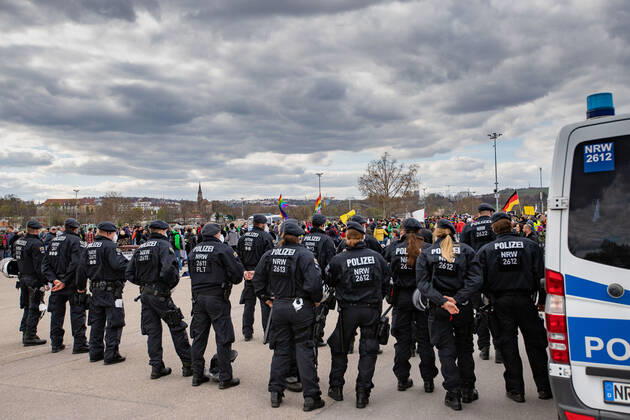 Stuttgart Querdenken 711: Demo auf Cannstatter Wasen, Stuttgart, 03.04.2021, Querdenken 711: Demo auf Cannstatter Wasen, Stuttgart, Polizei, NRW, 03.04.2021, Copyright: xEIBENR DROFITSCHx EP_ddh